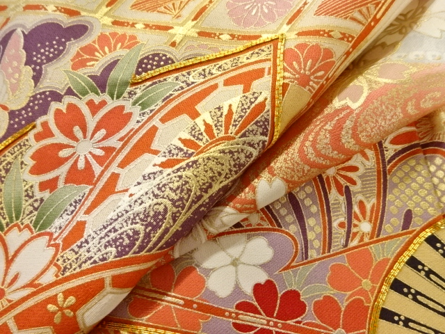  扇に花蝶模様刺繍振袖